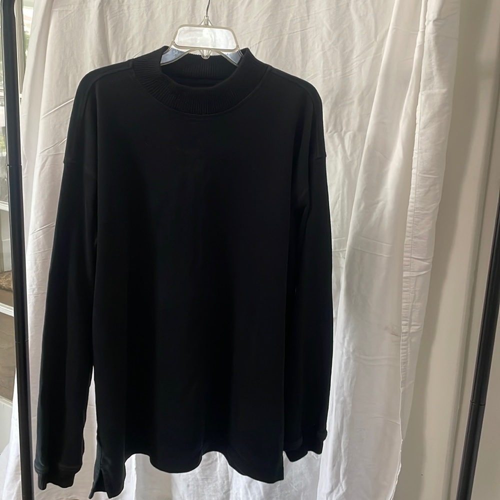 Crewneck black sweater